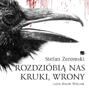Okładka książki „Rozdzióbią nas kruki, wrony” Stefana Żeromskiego utrzymana jest w surowym, symbolicznym stylu i przedstawia czarno‑białe zbliżenie głowy kruka z otwartym dziobem, ukazane na jasnym tle. Kontrastowa czerń ptaka zestawiona z czerwonymi śladami spływającymi z góry okładki oraz oszczędna typografia tworzą niepokojącą, dramatyczną atmosferę.