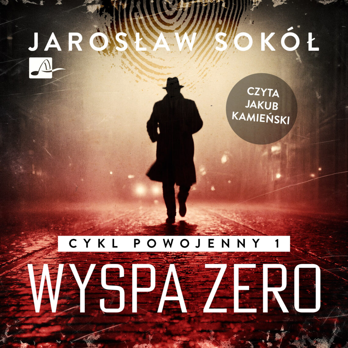 Okładka książki „Wyspa zero” Jarosława Sokoła utrzymana jest w mrocznym, sensacyjnym stylu i przedstawia sylwetkę postaci w kapeluszu, nawiązującą do klimatu noir, biegnącą nocą po mokrej ulicy. W tle widać światła miasta i powiększony odcisk palca. Dominują czerwienie, czernie i przygaszone żółcie, a duża, biała typografia tytułu kontrastuje z ciemnym, niepokojącym tłem.