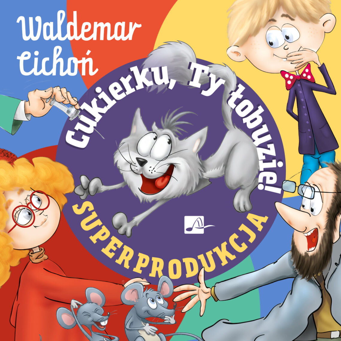 Okładka książki „Cukierku, Ty łobuzie! Superprodukcja” Waldemara Cichonia utrzymana jest w zabawnym, kreskówkowym stylu i przedstawia szarego kota w dynamicznej pozie, otoczonego przez barwne postacie oraz dwie myszy. Dominują intensywne kolory: fiolet, czerwień, błękit i zieleń, a duży okrąg z tytułem w centrum nadaje kompozycji wesoły, pełen energii charakter.